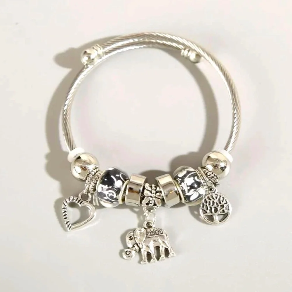 ✨ Silver tone charm bracelet ✨​​​​​